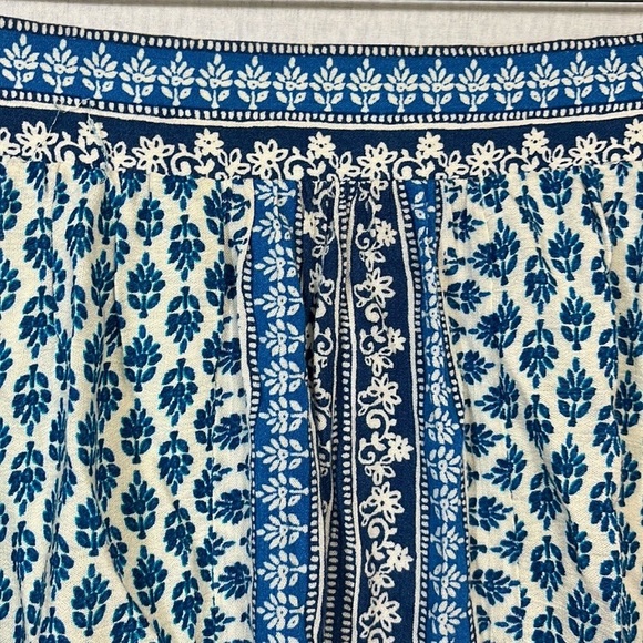 New Directions blue white asymmetrical hem batik print skirt - Picture 5 of 7